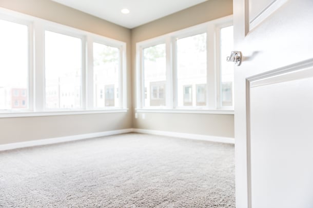 empty-carpeted-room