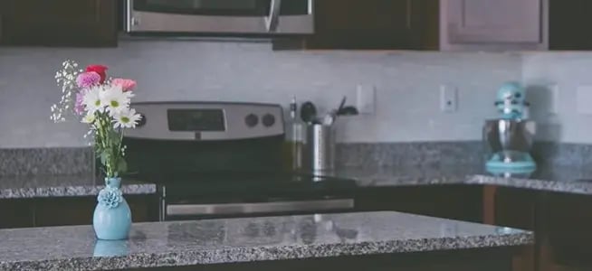 flower-arrangement-on-a-kitchen-island_Resized