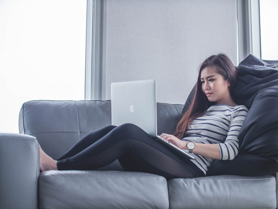 woman-on-couch-using-laptop